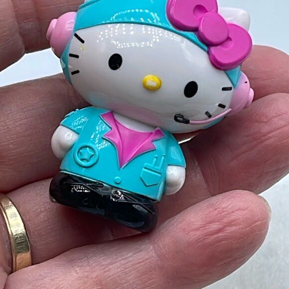 Sanrio Dr figure from helicopter ambulance 2013. - Picture 2 of 7